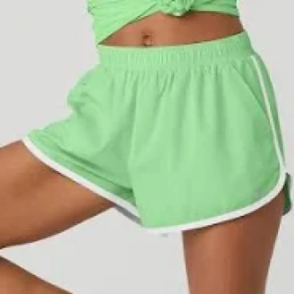 Alo Yoga Ivy League Dolphin Short in Ultramint green with white trim sz XS